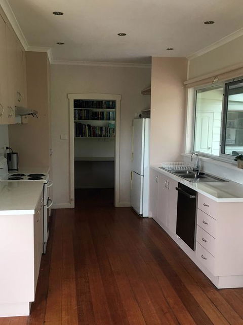 Absolute Waterfront - Schoolies Week Accommodation 3