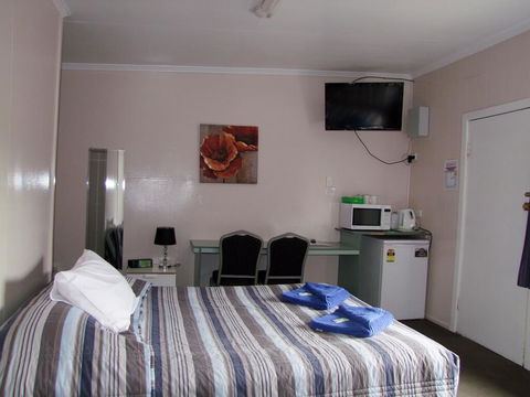 Acacia Motel - Schoolies Week Accommodation 1