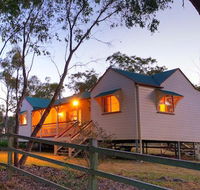 Accommodation Creek Cottages  Sundown View Suites - Schoolies Week Accommodation