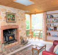 Adelaide Hills 'Camellia Cottage' - WiFi - Schoolies Week Accommodation