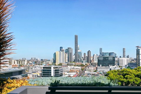 Elegant Inner-City 1-Bed With Rooftop Dining - Schoolies Week Accommodation 4