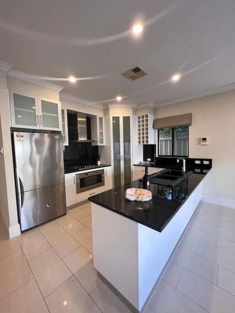 Executive Villa Close To CBD With Spa - Schoolies Week Accommodation 0