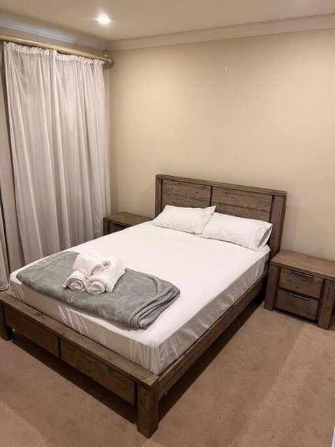 Executive Villa Close To CBD With Spa - Schoolies Week Accommodation 4
