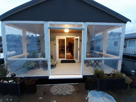Elegant And Scenic Floating Boat House - Schoolies Week Accommodation 0