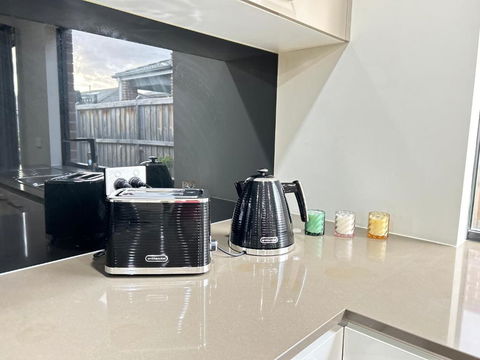Family Friendly House - Schoolies Week Accommodation 4