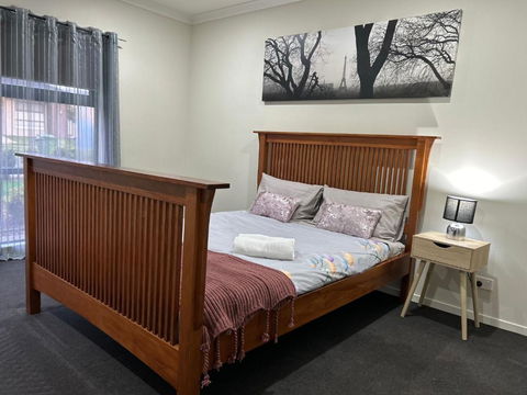 Family Friendly House - Schoolies Week Accommodation 1