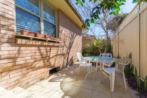 Family Stay With Idyllic Sun-drenched Courtyard - Schoolies Week Accommodation 2