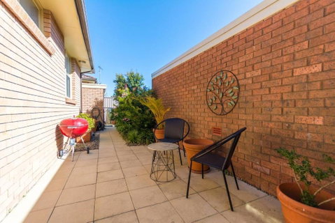 Family Stay With Idyllic Sun-drenched Courtyard - Schoolies Week Accommodation 1