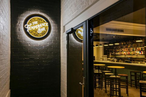 Farmers Home Hotel - Schoolies Week Accommodation 1