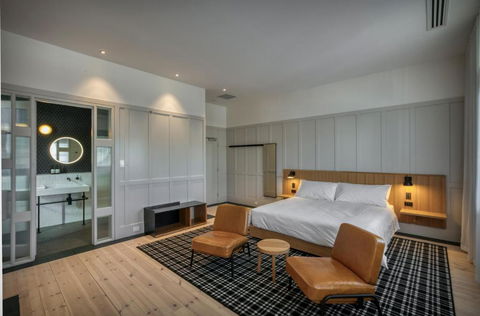 Farmers Home Hotel - Schoolies Week Accommodation 2