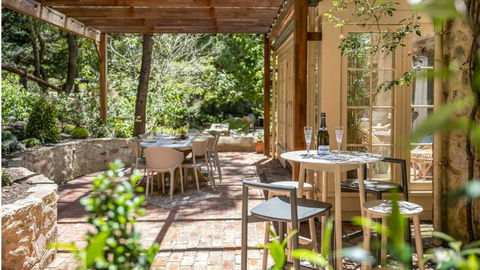 FROGWELL HOLLOW Immerse Into An Idyllic Fairytale - Schoolies Week Accommodation 3