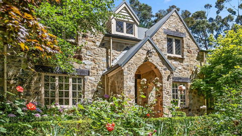 FROGWELL HOLLOW Immerse Into An Idyllic Fairytale - Schoolies Week Accommodation 0