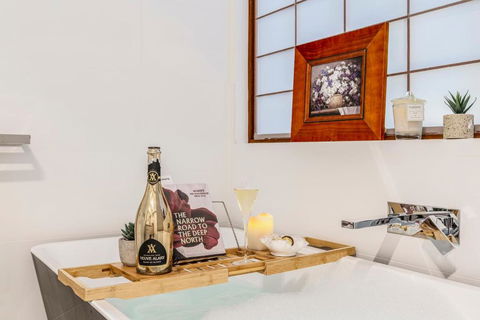 FUN&KY Parking 2 Patios WFH WiFi City Views - Schoolies Week Accommodation 0