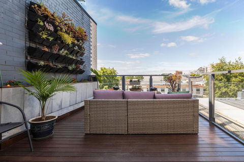 FUN&KY Parking 2 Patios WFH WiFi City Views - Schoolies Week Accommodation 1