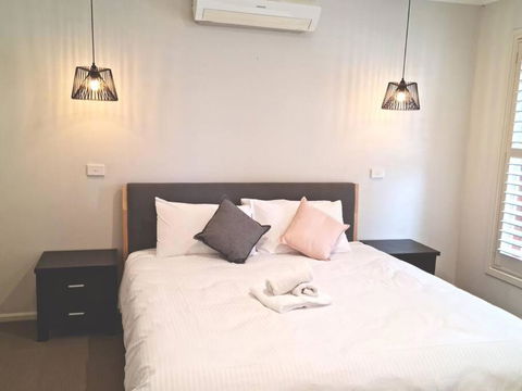Generous 4 Bedroom Home Close To Park And Shops - Schoolies Week Accommodation 0