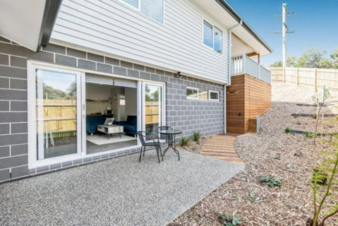 HALE KUPA Rye Beach House Spa Table Tennis - Schoolies Week Accommodation 2