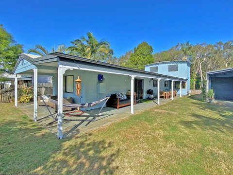 HAPPY DAZE - Schoolies Week Accommodation 0