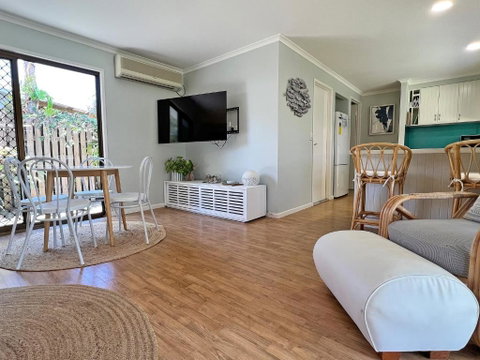 HAPPY DAZE - Schoolies Week Accommodation 1