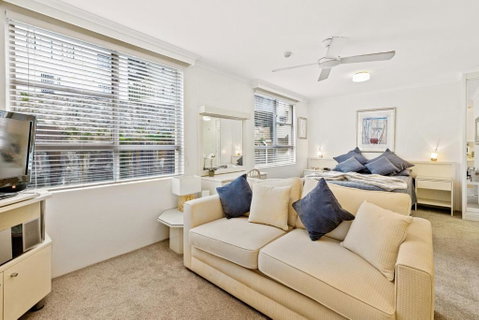 HENRY12 Self- Catering - Schoolies Week Accommodation 1