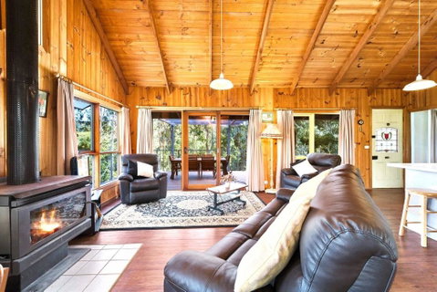 HILLSIDE HOUSE - Schoolies Week Accommodation 3