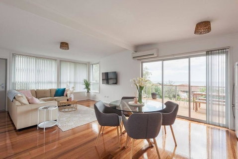 House On Hampson - Schoolies Week Accommodation 0
