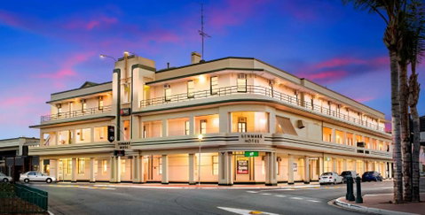 Hotel Renmark - Schoolies Week Accommodation 0