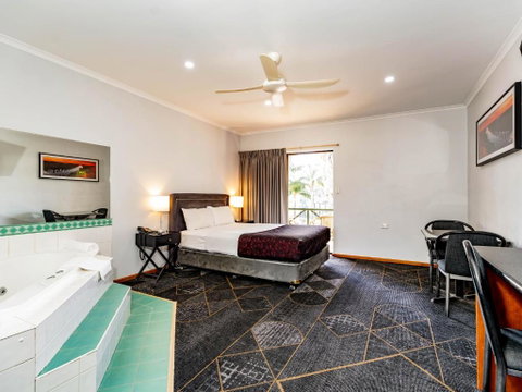 Hotel Renmark - Schoolies Week Accommodation 3