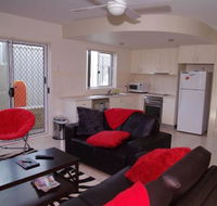 Adrift 5B Scott Street - Schoolies Week Accommodation