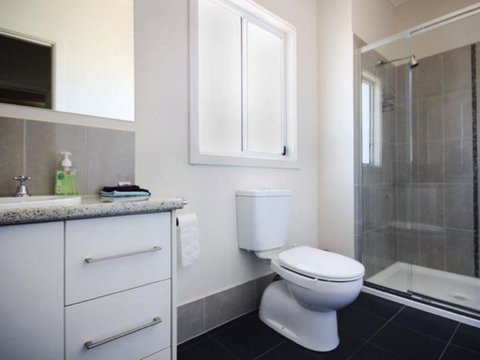 Agape Holiday Home - Schoolies Week Accommodation 3