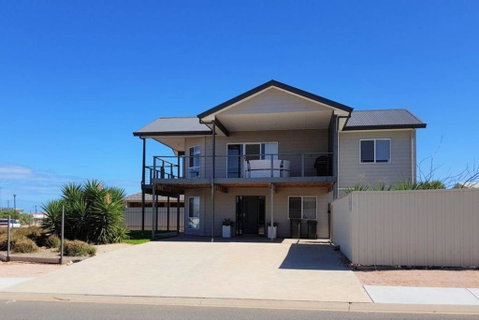 Agape Holiday Home - Schoolies Week Accommodation 0