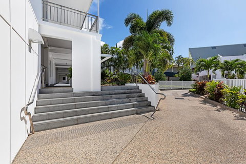 Airlie Beach Hotel - Schoolies Week Accommodation 1