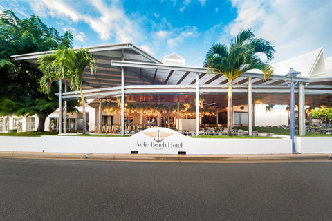 Airlie Beach Hotel - Schoolies Week Accommodation 0