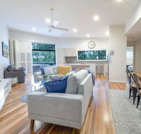 Ait Shona - Happy Place. Apt 10 Haven on the Park - Schoolies Week Accommodation