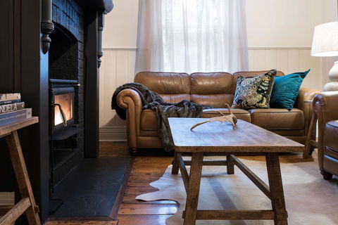 Albion - Schoolies Week Accommodation 1