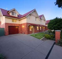 Albury Suites - Schubach Street - Schoolies Week Accommodation