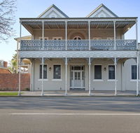Albury Suites - Waterstreet - Schoolies Week Accommodation