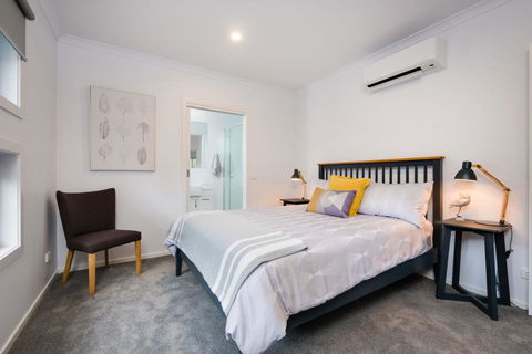 Albury Yalandra Apartment 5 - Schoolies Week Accommodation 3