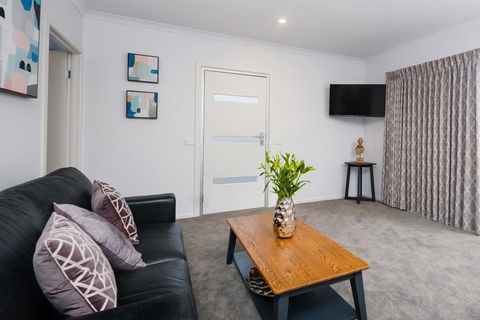 Albury Yalandra Apartment 5 - Schoolies Week Accommodation 1