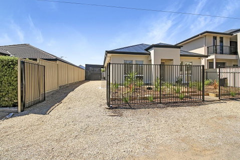 Aldinga Beach Experience - Schoolies Week Accommodation 1