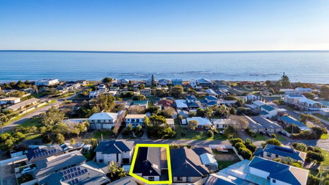 Aldinga Beach Experience - Schoolies Week Accommodation 2