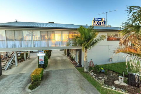 Alexander Motel - Schoolies Week Accommodation 2