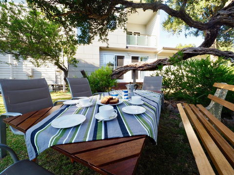 Alice's Palace, 2-minute Walk To Lifeguard Patrolled Surf Beach - Schoolies Week Accommodation 2