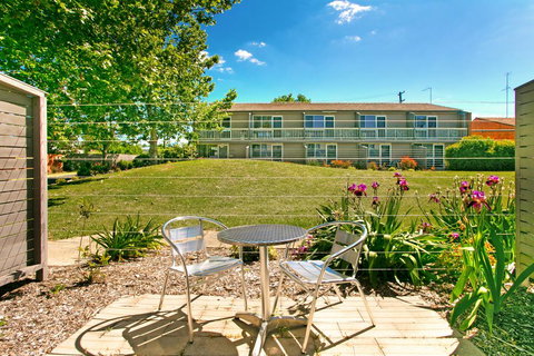 Alloggio Bathurst (previously Bathurst Apartments) - Schoolies Week Accommodation 0