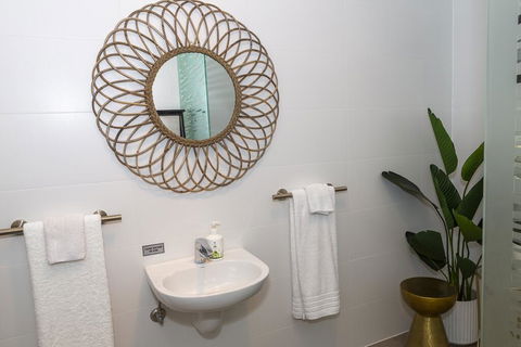 Amazing Grace - Schoolies Week Accommodation 2