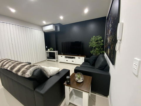 Amazing New Apartment Penrith, Prime Location - Schoolies Week Accommodation 2