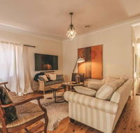 Ambrose On Byng - Central Location w/ 2 Bathroom - Schoolies Week Accommodation