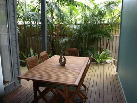AMORE - Schoolies Week Accommodation 2