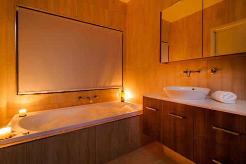 Ana Mandara Luxury Bed & Breakfast - Schoolies Week Accommodation 3