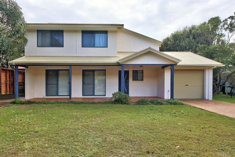 Anchor Down At Hat Head - Schoolies Week Accommodation 3