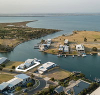 Anchored - Access to the Gippsland Lakes - Schoolies Week Accommodation